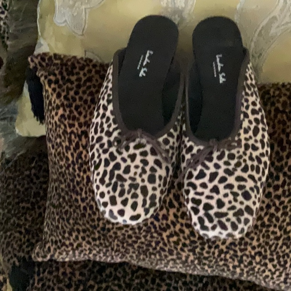 NEW without box London Sole Calf Hair Cheetah Spotted Mules